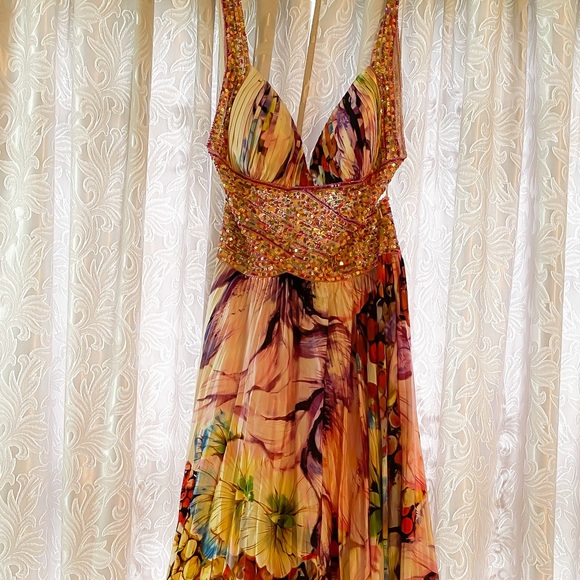 Multicoloured floral evening dress with beaded details. - Picture 1 of 3